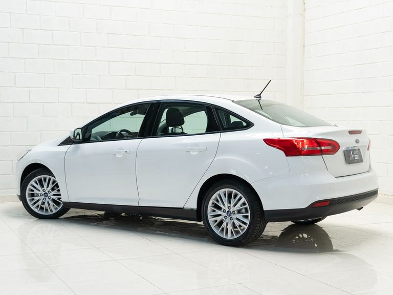 Ford Focus 2.0 16V/SE/SE Plus Flex 5p Aut.