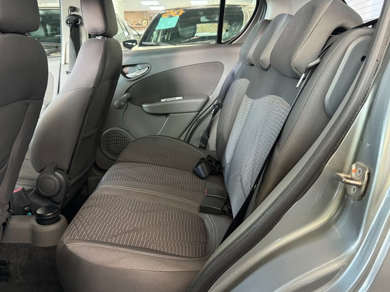 Fiat Palio Week. ATTRACTIVE 1.4 Fire Flex 8V