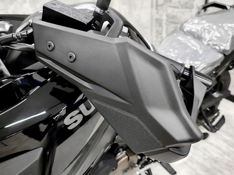 SUZUKI DL 1050 V-STROM 