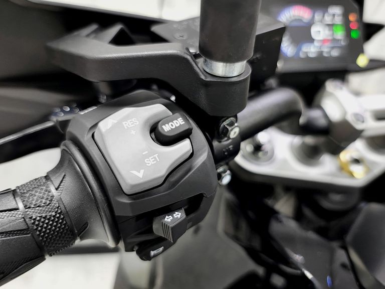 SUZUKI DL 1050 V-STROM 