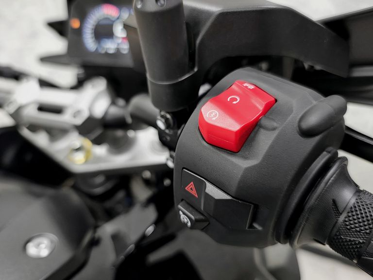 SUZUKI DL 1050 V-STROM 