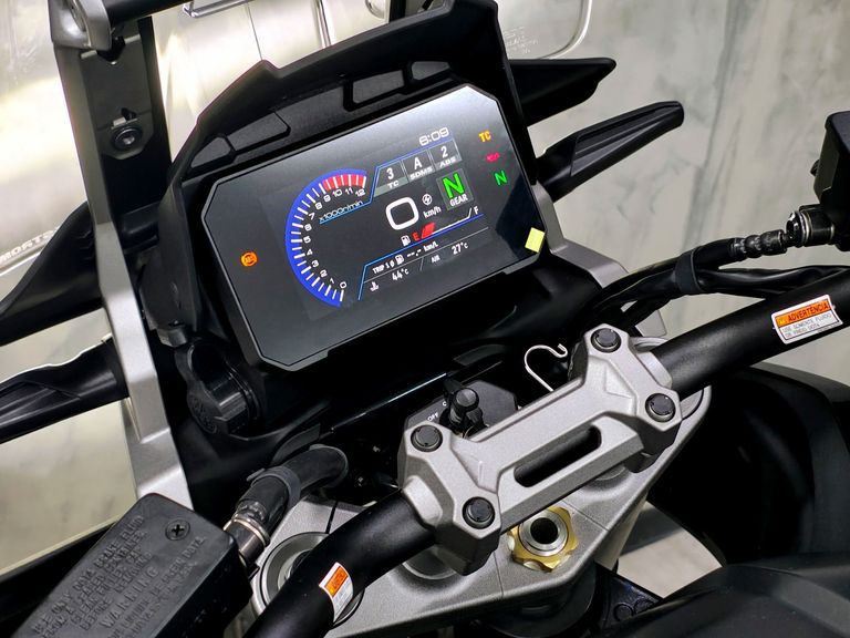 SUZUKI DL 1050 V-STROM 