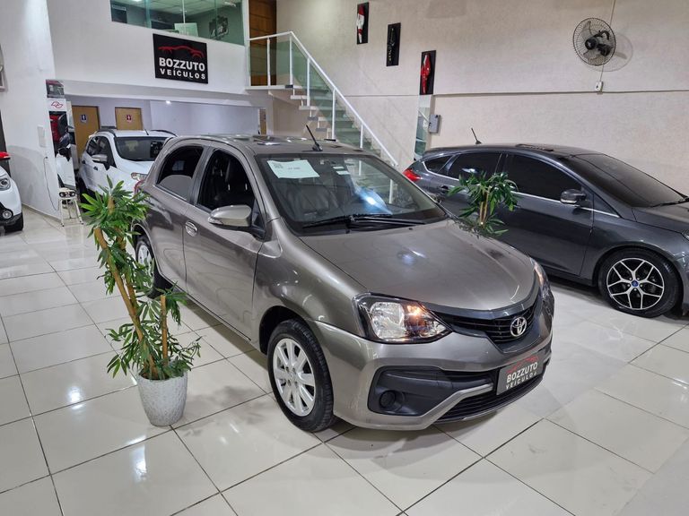 Toyota ETIOS X Plus 1.5 Flex 16V 5p Aut.