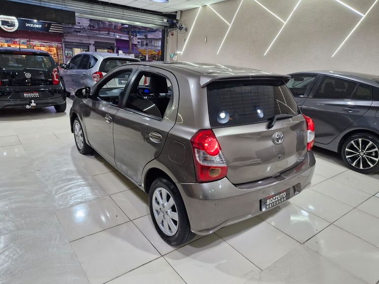 Toyota ETIOS X Plus 1.5 Flex 16V 5p Aut.