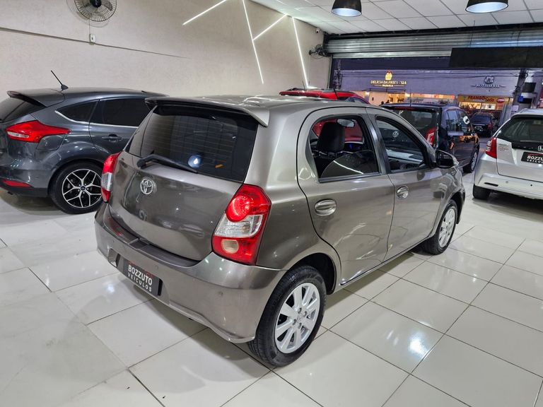 Toyota ETIOS X Plus 1.5 Flex 16V 5p Aut.