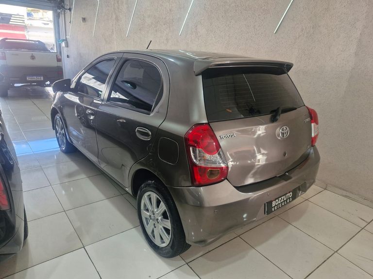 Toyota ETIOS X Plus 1.5 Flex 16V 5p Aut.