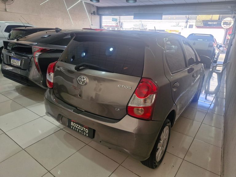 Toyota ETIOS X Plus 1.5 Flex 16V 5p Aut.