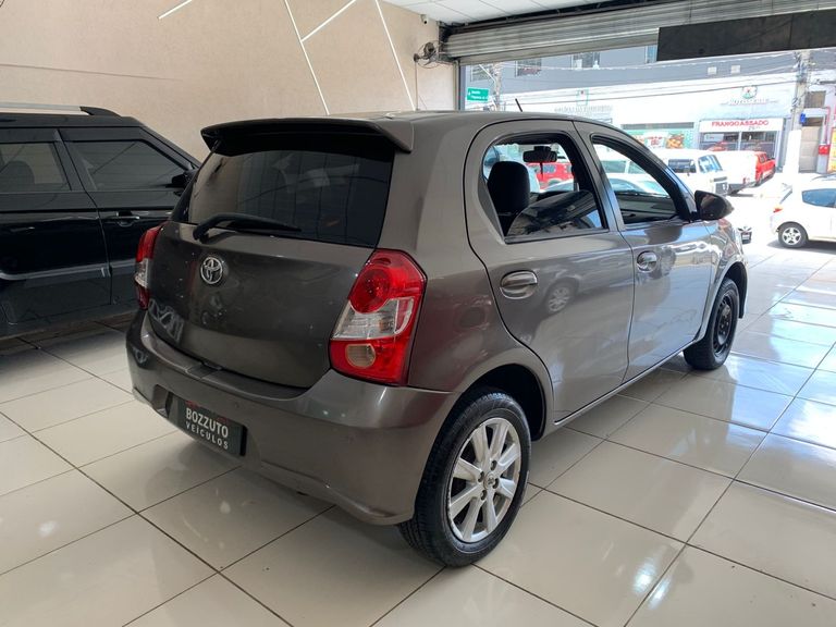 Toyota ETIOS X Plus 1.5 Flex 16V 5p Aut.