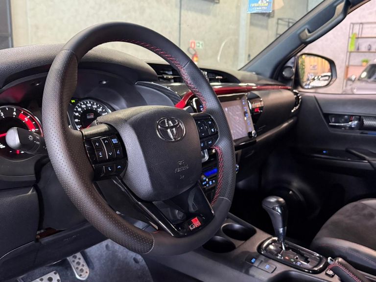 Toyota Hilux CD GR-S 4x4 2.8 TDI Dies. Aut.