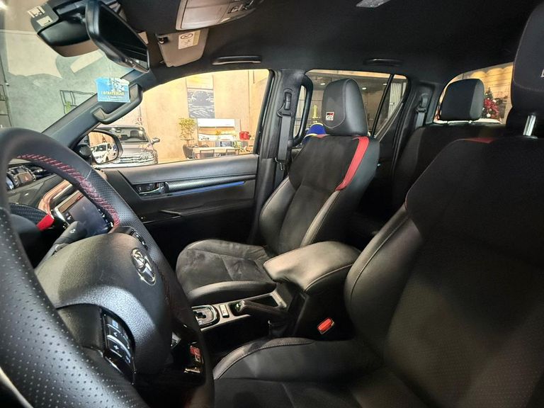 Toyota Hilux CD GR-S 4x4 2.8 TDI Dies. Aut.