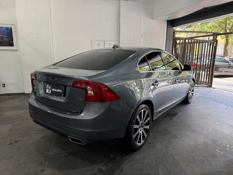 Volvo S60 T-5 MOMENTUM 2.0 245cv 4p