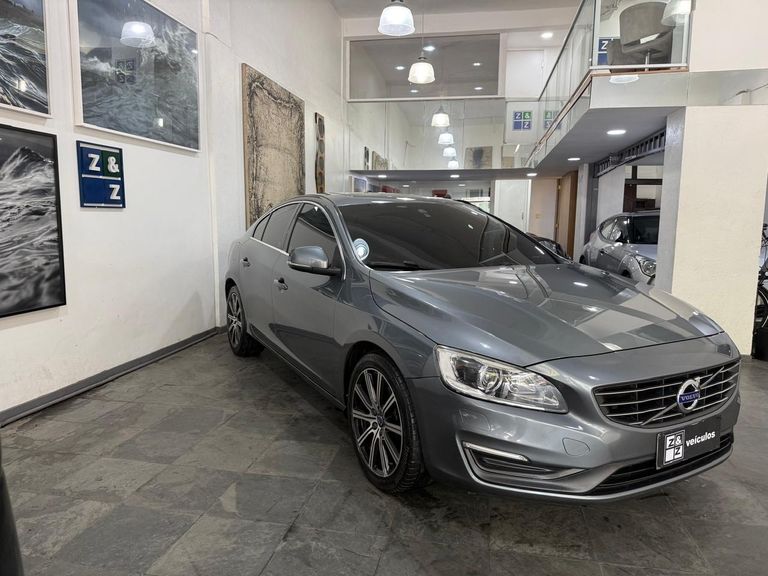 Volvo S60 T-5 MOMENTUM 2.0 245cv 4p