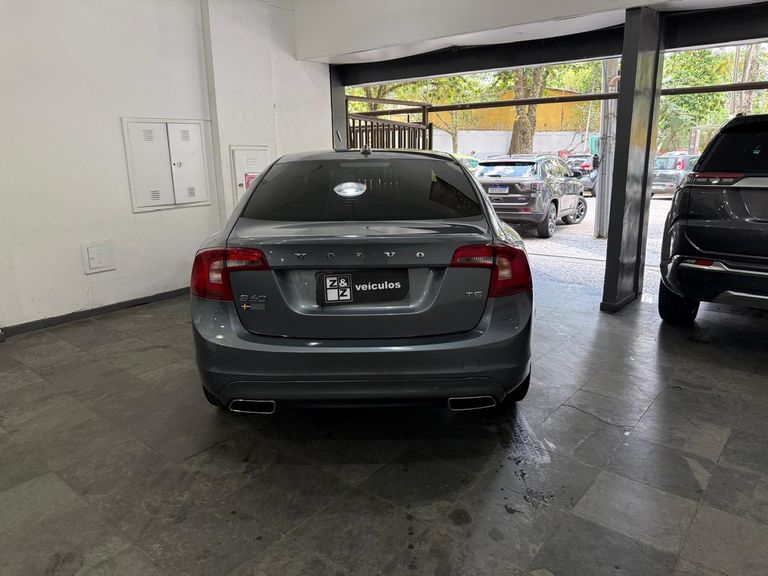 Volvo S60 T-5 MOMENTUM 2.0 245cv 4p