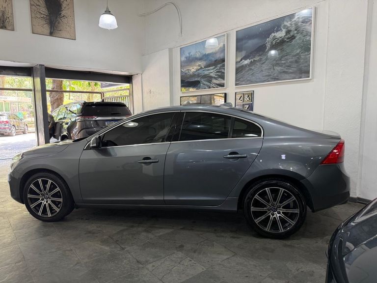 Volvo S60 T-5 MOMENTUM 2.0 245cv 4p