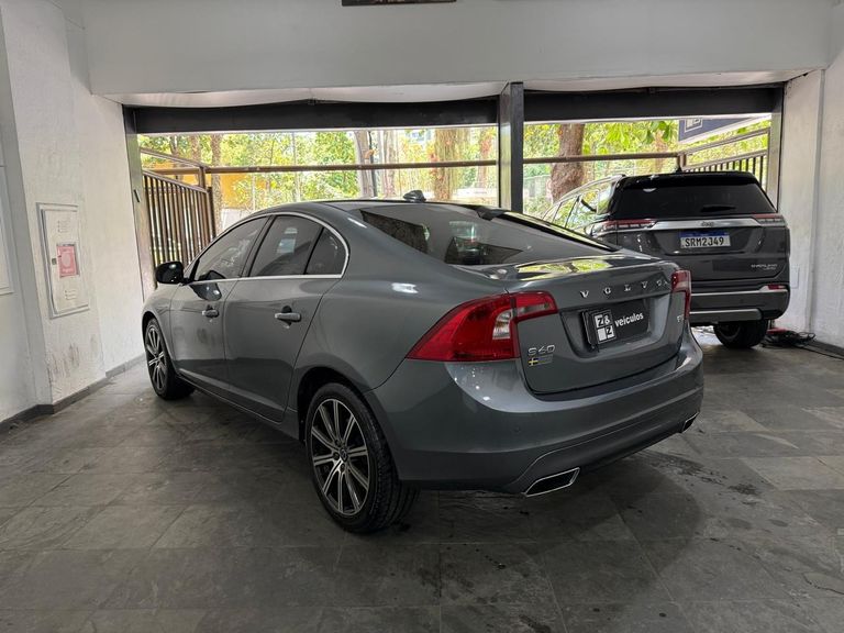 Volvo S60 T-5 MOMENTUM 2.0 245cv 4p