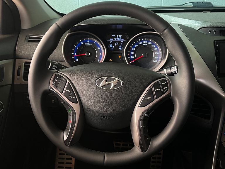 Hyundai Elantra GLS 2.0 16V Flex Aut.