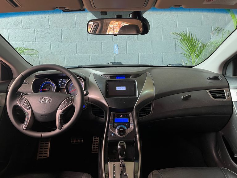 Hyundai Elantra GLS 2.0 16V Flex Aut.