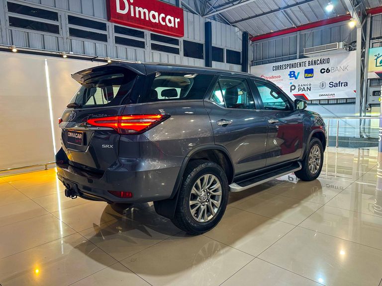 Toyota Hilux SW4 SRX 4x4 2.8 TDI 16V Dies. Aut.