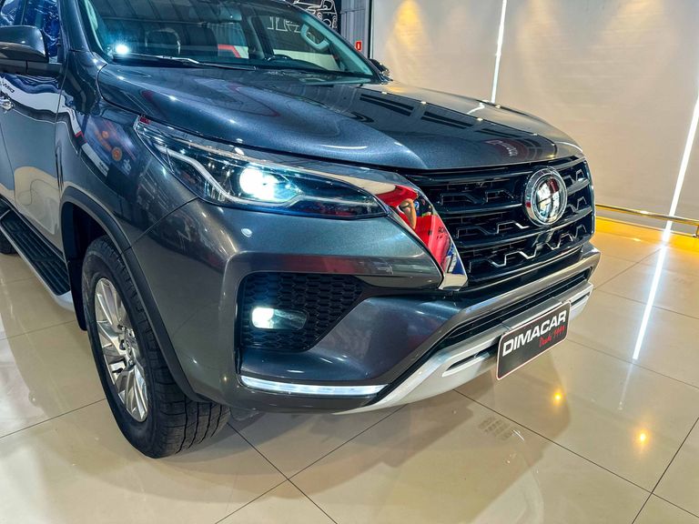 Toyota Hilux SW4 SRX 4x4 2.8 TDI 16V Dies. Aut.