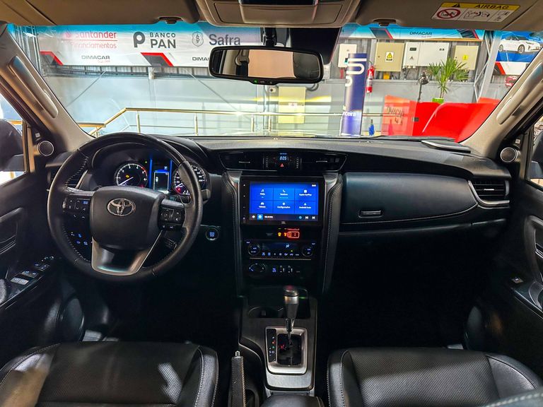 Toyota Hilux SW4 SRX 4x4 2.8 TDI 16V Dies. Aut.