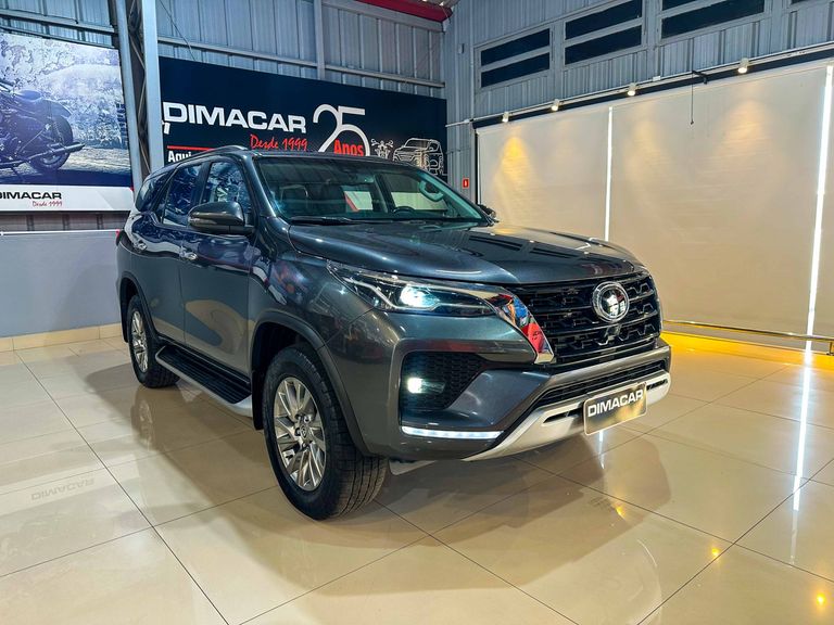 Toyota Hilux SW4 SRX 4x4 2.8 TDI 16V Dies. Aut.