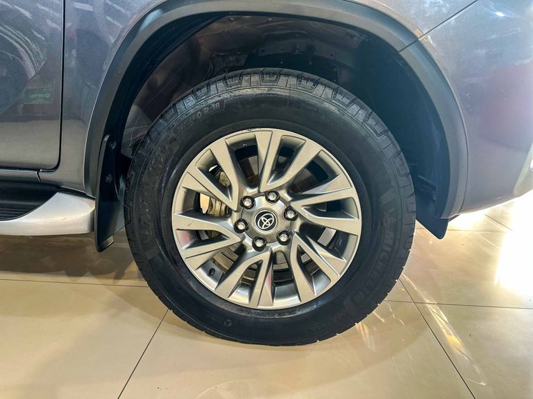 Toyota Hilux SW4 SRX 4x4 2.8 TDI 16V Dies. Aut.