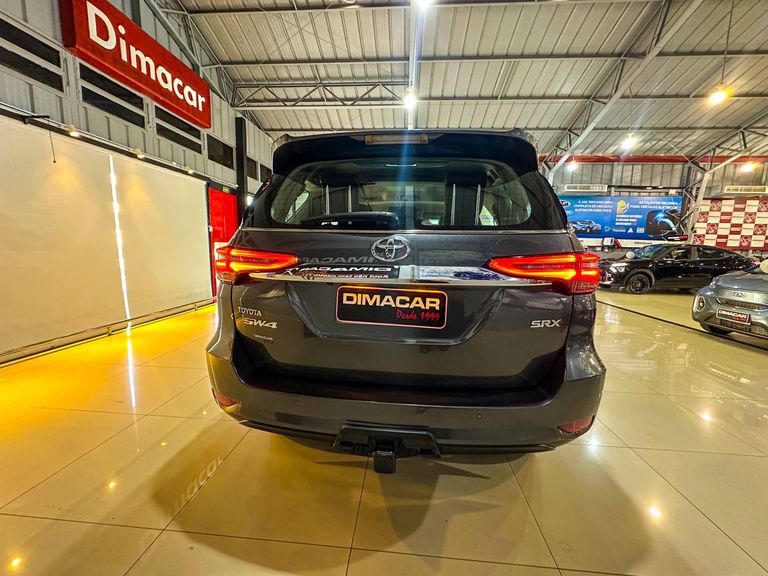 Toyota Hilux SW4 SRX 4x4 2.8 TDI 16V Dies. Aut.