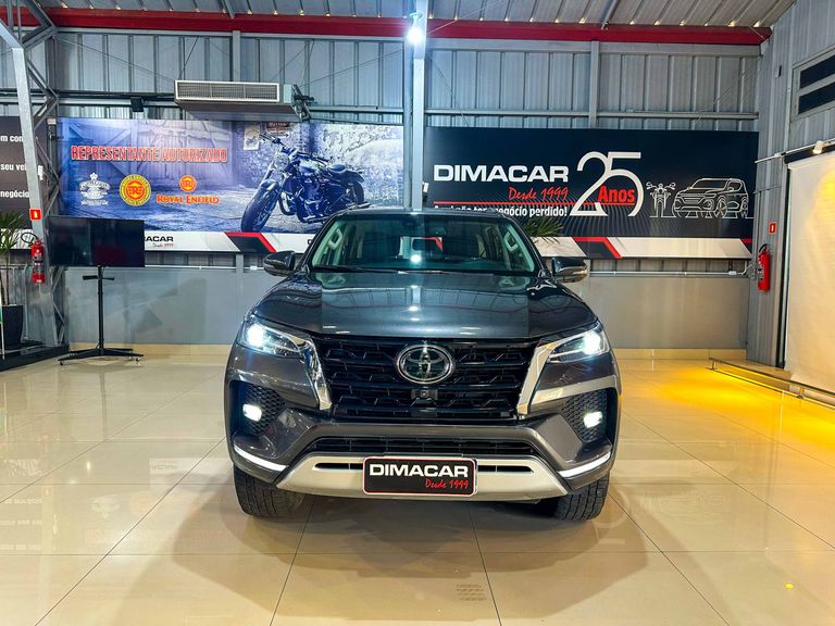 Toyota Hilux SW4 SRX 4x4 2.8 TDI 16V Dies. Aut.