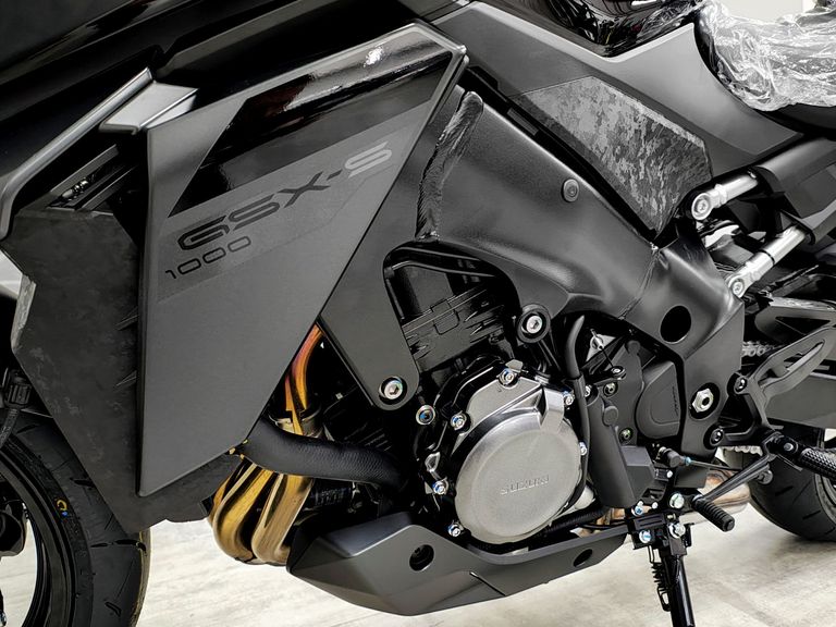 SUZUKI GSX-S 1000