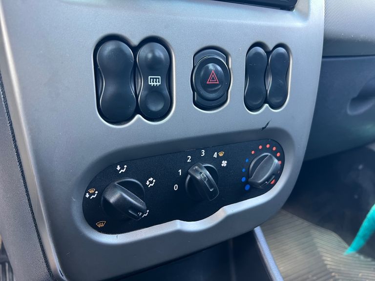 Renault SANDERO Authentique Hi-Flex 1.0 16V 5p