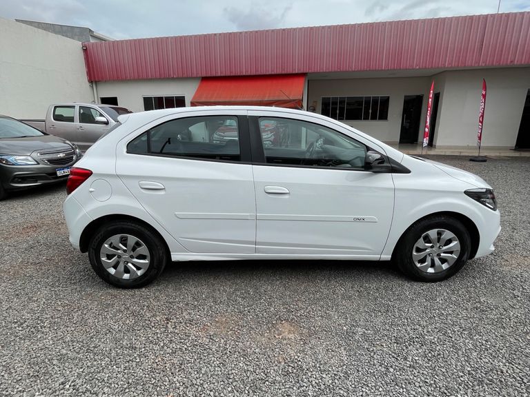 Chevrolet ONIX HATCH Joy 1.0 8V Flex 5p Mec.