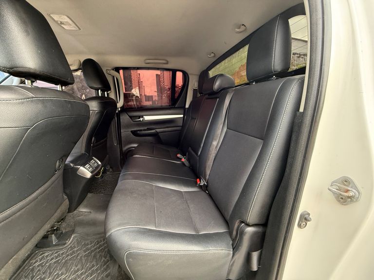 Toyota Hilux CD SRX 4x4 2.8 TDI 16V Diesel Aut.