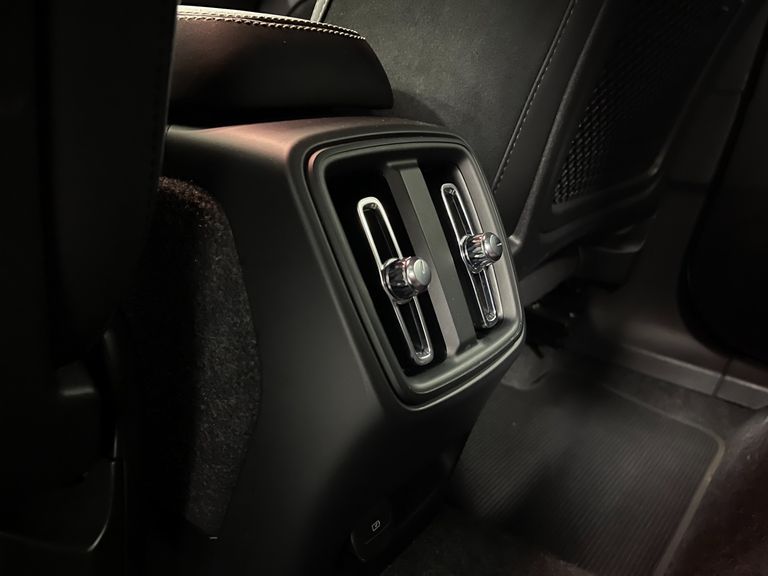 Volvo XC 40 Recharge Plus (Elétrico)