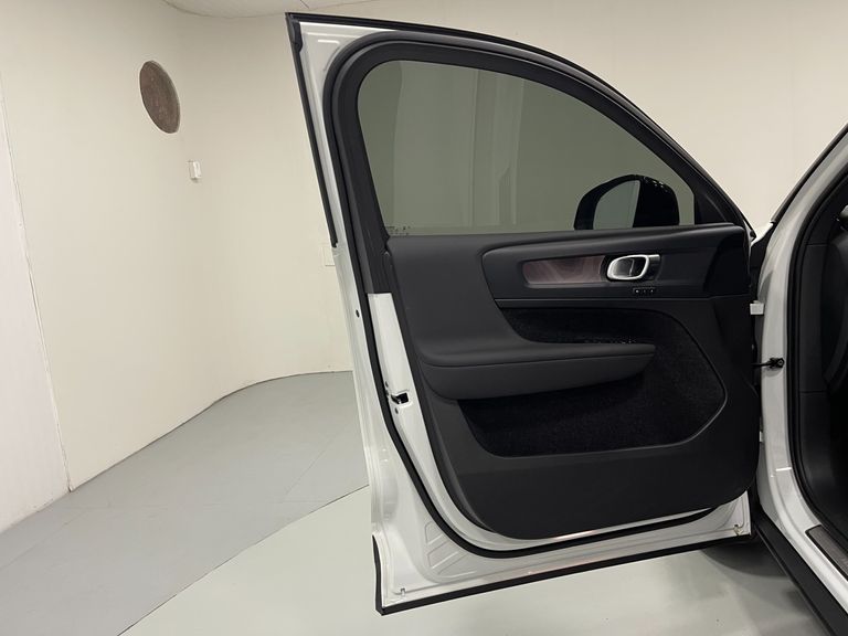 Volvo XC 40 Recharge Plus (Elétrico)