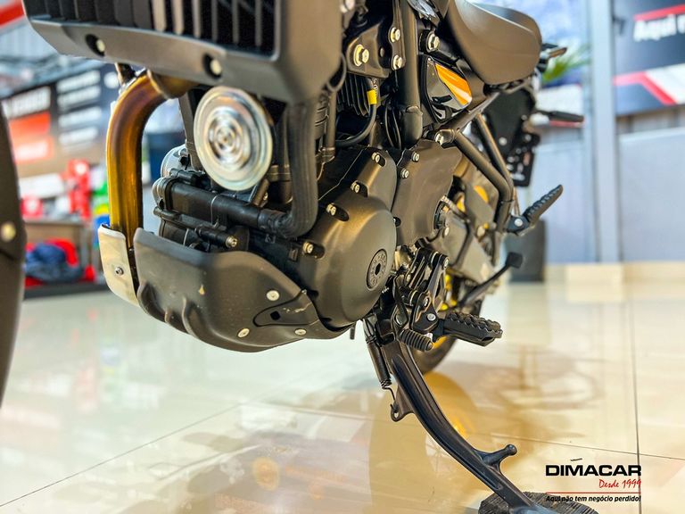 Royal Enfield Hanle Black