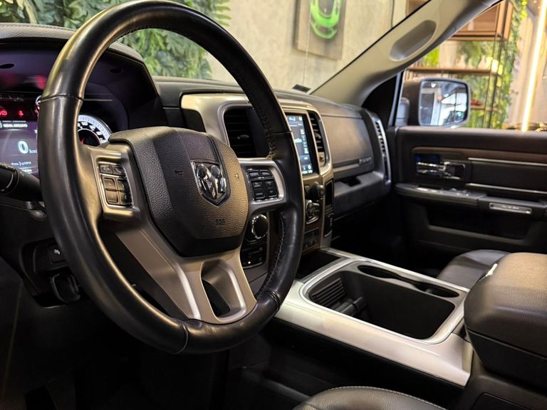 RAM CLASSIC LARAMIE 5.7 CD V8 4X4 Aut.