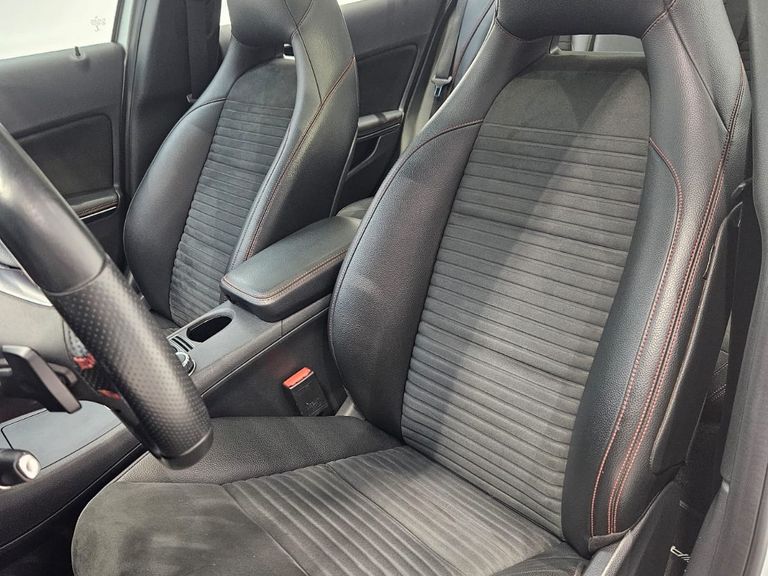 Mercedes GLA 250 Sport 2.0 TB 16V 4x2  211cv Aut.