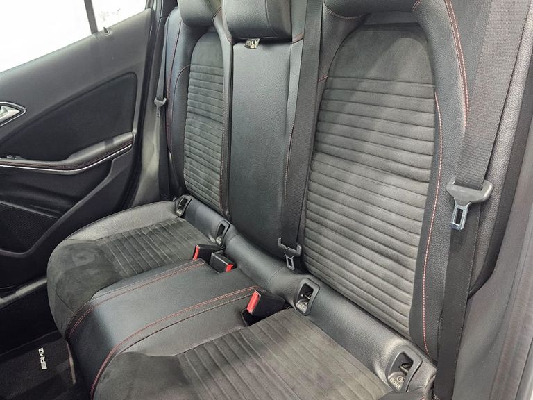 Mercedes GLA 250 Sport 2.0 TB 16V 4x2  211cv Aut.