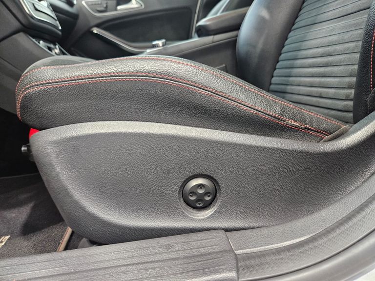 Mercedes GLA 250 Sport 2.0 TB 16V 4x2  211cv Aut.