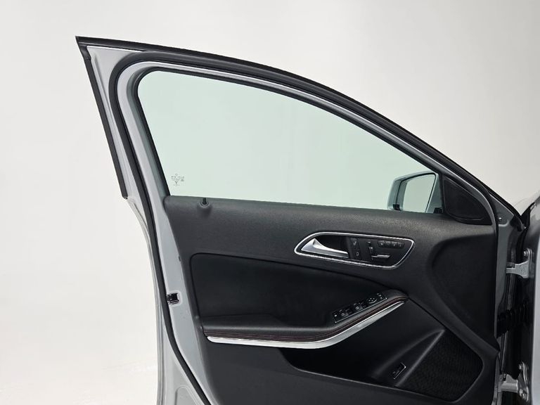 Mercedes GLA 250 Sport 2.0 TB 16V 4x2  211cv Aut.