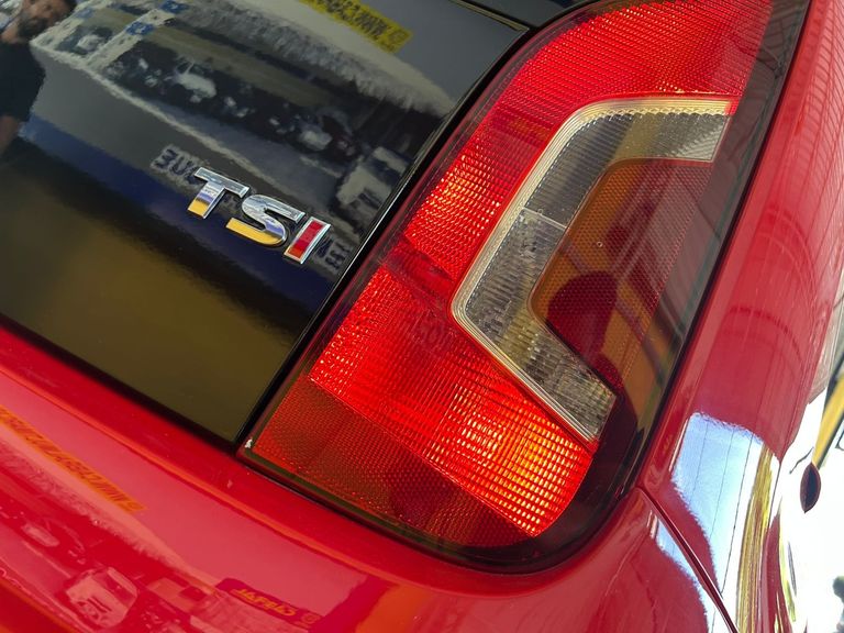 VolksWagen up! move 1.0 TSI Total Flex 12V 5p