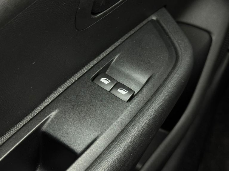 Peugeot 208 Like 1.0 Flex 6V 5p Mec.