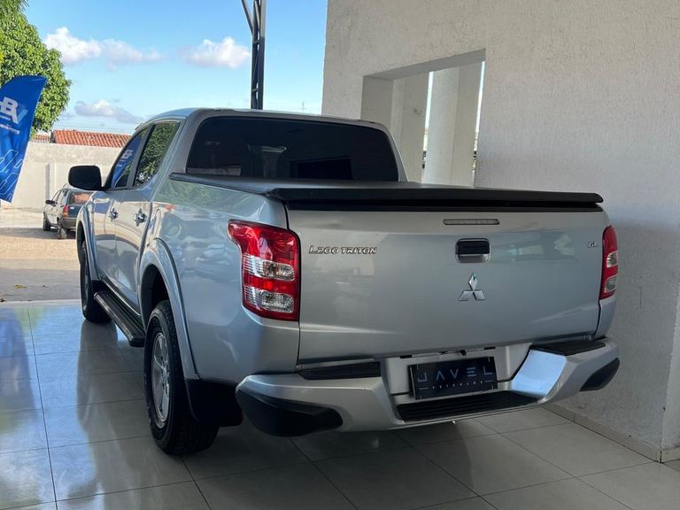 Mitsubishi L200 Tri. Outd. GLX 2.4 CD 4x4 Die. Mec.