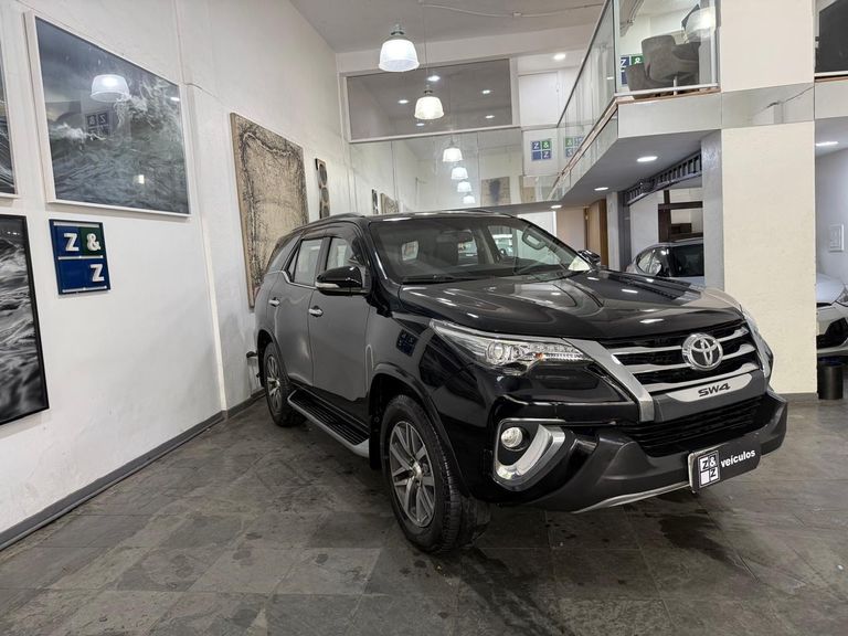 Toyota Hilux SW4 SRX 4x4 2.8 TDI 16V Dies. Aut.