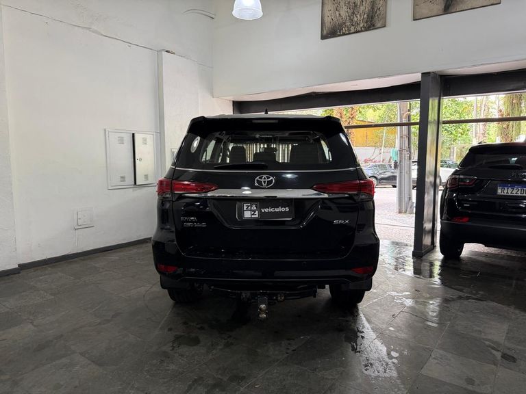 Toyota Hilux SW4 SRX 4x4 2.8 TDI 16V Dies. Aut.