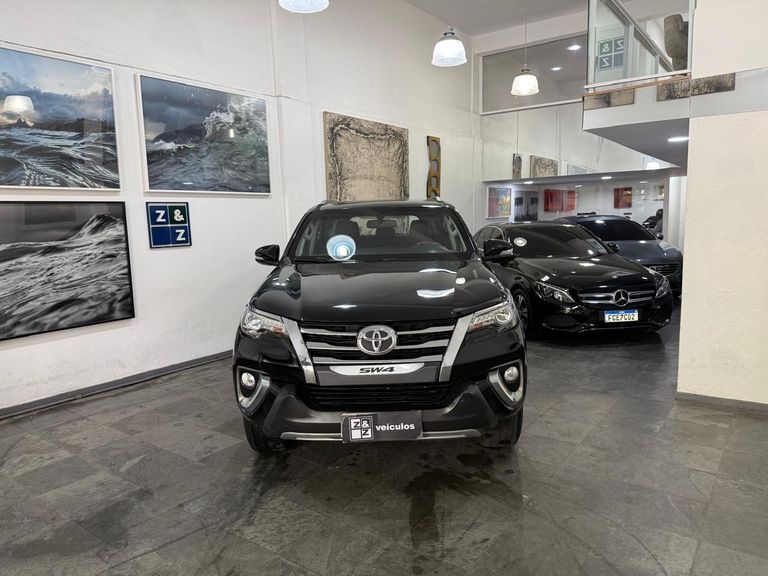 Toyota Hilux SW4 SRX 4x4 2.8 TDI 16V Dies. Aut.