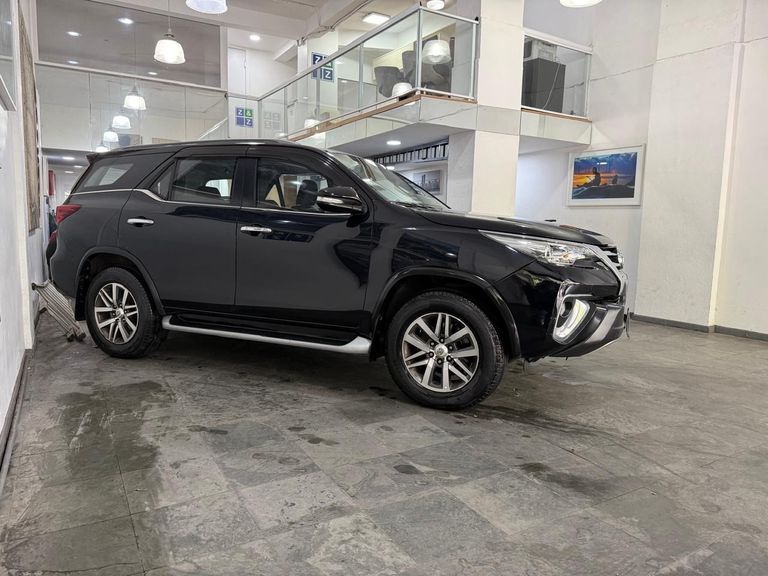 Toyota Hilux SW4 SRX 4x4 2.8 TDI 16V Dies. Aut.