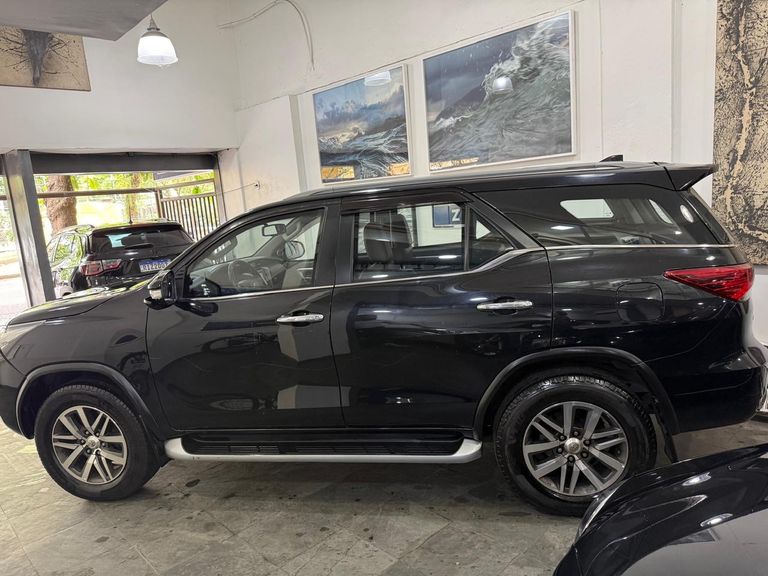 Toyota Hilux SW4 SRX 4x4 2.8 TDI 16V Dies. Aut.