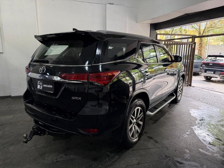 Toyota Hilux SW4 SRX 4x4 2.8 TDI 16V Dies. Aut.