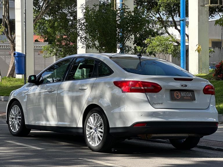 Ford Focus 2.0 16V/SE/SE Plus Flex 5p Aut.